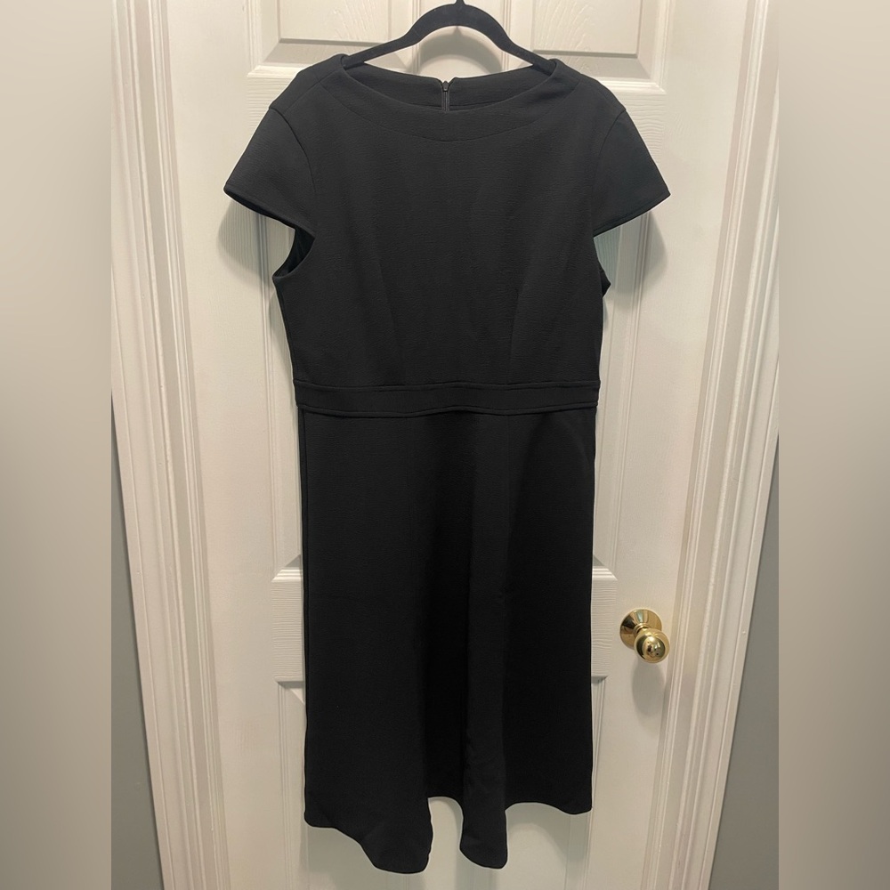 Maggy London Black Cap Sleeve Sheath Dress